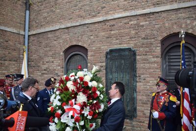 W kościele św. Stanisława Kostki w Chicago przedstawiciele IPN złożyli wieniec pod tablicą 842 ochotników, którzy wyruszyli z tego miasta do Błękitnej Armii – 10 listopada 2019