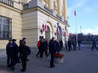 Przed Komendą Stołeczną Policji w Warszawie – 19 listopada 2019. Fot. Mateusz Marek (IPN)