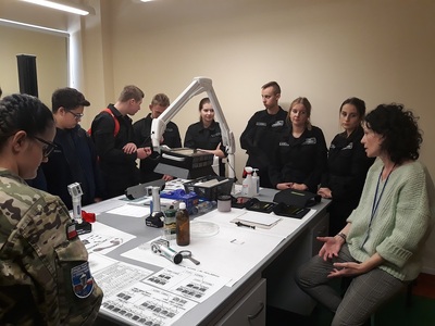 Wizyta uczniów z klas mundurowych w Komendzie Stołecznej Policji – 19 listopada 2019. Fot. Mateusz Marek (IPN)