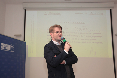 Spotkanie „Niemiecka »Kulturpolitik« (1939–1945) wobec dziedzictwa kulturowego Polski (archiwa, biblioteki, muzea, przestrzeń historyczna)” prowadził dr hab. Piotr Majewski. Fot. Piotr Życieński (IPN)