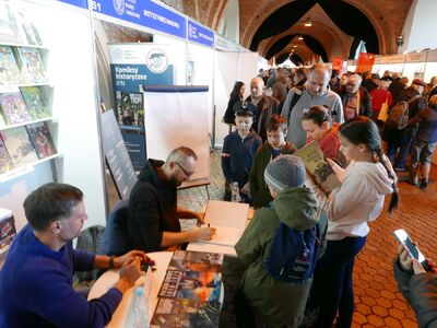 Komiksy podpisują Hubert Ronek i Krzysztof Wyrzykowski – 30 listopada 2019