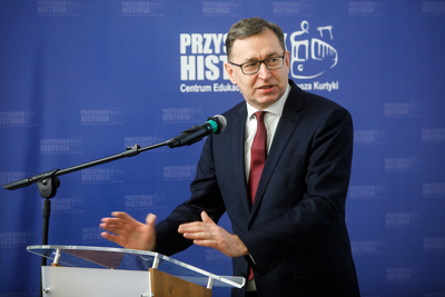 Prezes IPN dr Jarosław Szarek podczas wernisażu „Bracia w wierze. Współpraca katolików polskich i słowackich w okresie komunizmu” – Warszawa, 3 grudnia 2019. Fot. Sławek Kasper (IPN)