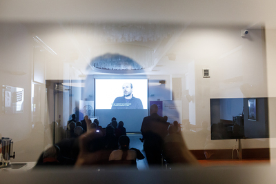 Wernisaż połączony był z projekcją słowackiego filmu dokumentalnego „Ślady w śniegu” – Warszawa, 3 grudnia 2019. Fot. Sławek Kasper (IPN)