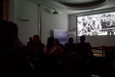 Wernisaż połączony był z projekcją słowackiego filmu dokumentalnego „Ślady w śniegu” – Warszawa, 3 grudnia 2019. Fot. Sławek Kasper (IPN)