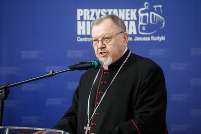 W wernisażu „Bracia w wierze. Współpraca katolików polskich i słowackich w okresie komunizmu” wziął udział biskup Antoni Pacyfik Dydycz – Warszawa, 3 grudnia 2019. Fot. Sławek Kasper (IPN)