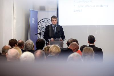 Dr Frantisek Neupauer z UPN, współautor wystawy „Bracia w wierze. Współpraca katolików polskich i słowackich w okresie komunizmu”. Fot. Sławek Kasper (IPN)