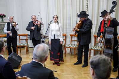 Występ węgierskiej grupy folkowej Muzsikás – Warszawa, 6 grudnia 2019. Fot. Sławek Kasper (IPN)