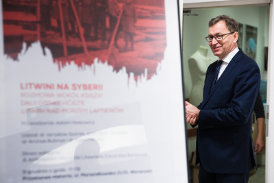 Prezes IPN dr Jarosław Szarek. Prezentacja wspomnień Dalii Grinkevičiūtė „Litwini nad Morzem Łaptiewów” – Warszawa, 11 grudnia 2019. Fot. Sławek Kasper (IPN)