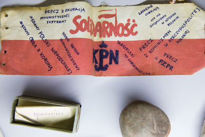 Pamiątki po Emilu Barchańskim, najmłodszej ofierze stanu wojennego, przekazane do Muzeum Żołnierzy Wyklętych i Więźniów Politycznych PRL. Fot. Sławek Kasper (IPN)