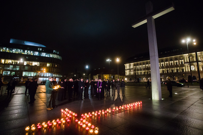 Światło Wolności na pl. Piłsudskiego w Warszawie – 13 grudnia 2019 r. Fot. Sławek Kasper (IPN)