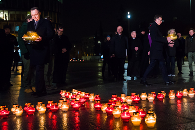 Światło Wolności na pl. Piłsudskiego w Warszawie – 13 grudnia 2019 r. Fot. Sławek Kasper (IPN)