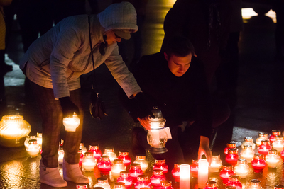 Światło Wolności na pl. Piłsudskiego w Warszawie – 13 grudnia 2019 r. Fot. Sławek Kasper (IPN)