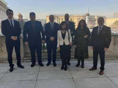 Uczestnicy wydarzenia na balkonie, na którym po raz ostatni przemawiał Nicolae Ceaușescu – Bukareszt, 19 grudnia 2019