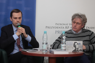 Od lewej: Adam Stefan Lewandowski i Rafał Pękała z Instytutu Pamięci Narodowej. Fot. Piotr Życieński (IPN)