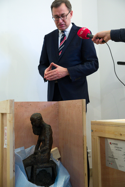 Rzeźby Samuela Willenberga przybyły z Izraela do Warszawy – 15 stycznia 2020. Fot. Sławek Kasper (IPN)