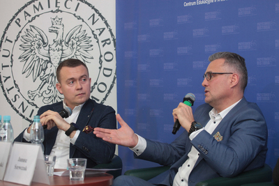 Piotr Nisztor (L) i Piotr Woyciechowski (P) podczas dyskusji o lustracji w polskiej bankowości – Warszawa, 20 stycznia 2020. Fot. Piotr Życieński (IPN)