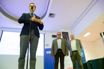 Pokaz filmu „Raport z Auschwitz” – Warszawa, 22 stycznia 2020. Na zdj. (L) Adam S. Lewandowski, rzecznik IPN, Jan Baster, wiceprezes IPN i Zdzisław Jurkowski (IPN). Fot. Sławek Kasper (IPN)