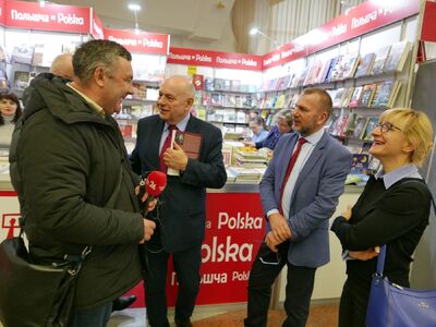 Arkadiusz Wingert, zastępca dyrektora Wydawnictwa IPN w rozmowie z Cezarym Karpińskim, dyrektorem Instytutu Polskiego w Mińsku oraz korespondentem Polskiego Radia 24 – Mińsk (Białoruś) – 6 lutego 2020. Fot. Maciej Steppa (IPN)