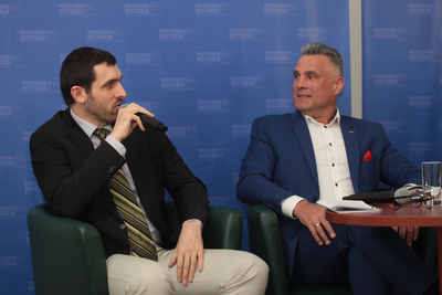 Uczestnicy dyskusji: dr Witold Bagieński (L) i Piotr Woyciechowski (P) – Warszawa, 21 lutego 2020. Fot. Piotr Życieński (IPN)