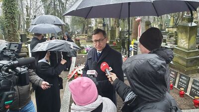 150. rocznica urodzin Matki Matyldy Getter. Złożenie kwiatów w miejscu jej spoczynku na Starych Powązkach  – Warszawa, 25 lutego 2020. Fot. Jan Dubiel (IPN)