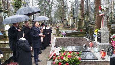 150. rocznica urodzin Matki Matyldy Getter. Złożenie kwiatów w miejscu jej spoczynku na Starych Powązkach  – Warszawa, 25 lutego 2020. Fot. Jan Dubiel (IPN)