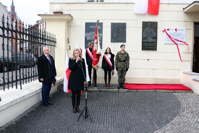 Odsłonięcie tablicy upamiętniającej antykomunistyczne organizacje młodzieżowe – Kalisz, 28 lutego 2020