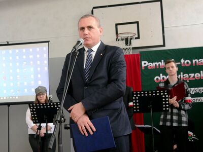 Odsłonięcie tablicy poświęconej Podziemnej Organizacji Młodzieży Polskiej – Hrubieszów, 2 marca 2020. Fot. Dawid Florczak (IPN)