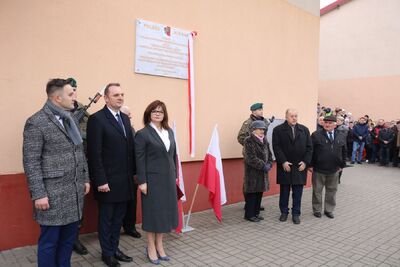 Odsłonięcie tablicy ku czci młodzieżowej organizacji antykomunistycznej „Orlęta” z placówki o kryptonimie „Przełęcz” – Różanka, 8 marca 2020. Fot. Grzegorz Leszczyński (IPN)
