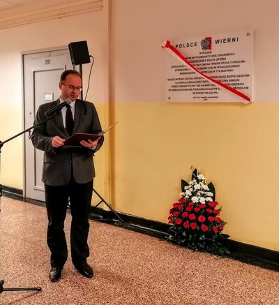 Odsłonięcie tablicy poświęconej organizacji Młodzieżowy Ruch Oporu w budynku Wydziału Elektrotechniki i Automatyki Politechniki Opolskiej – 10 marca 2020