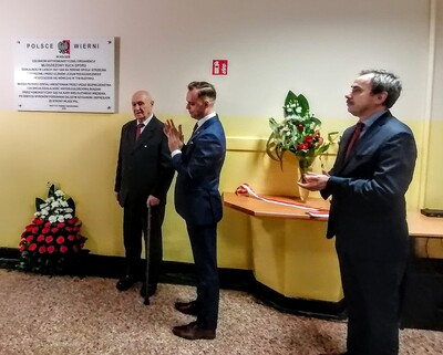 Odsłonięcie tablicy poświęconej organizacji Młodzieżowy Ruch Oporu w budynku Wydziału Elektrotechniki i Automatyki Politechniki Opolskiej – 10 marca 2020