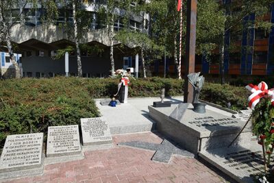 Prace remontowe Grobu Policjanta Polskiego w Katowicach