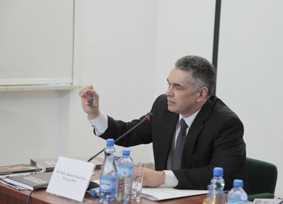 Konferencja prasowa prezesa IPN Janusza Kurtyki – 6 kwietnia 2010. Fot. Piotr Życieński (IPN)