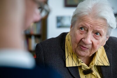 Spotkanie wiceprezesa IPN Mateusza Szpytmy z Anną Koźmińską z okazji Narodowego Dnia Pamięci Polaków Ratujących Żydów – 11 marca 2020. Fot. Sławek Kasper (IPN)