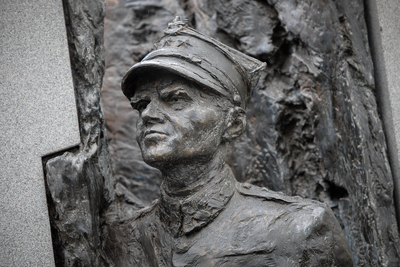 Uroczystość pod pomnikiem Witolda Pileckiego na warszawskim Żoliborzu – 25 maja 2020. Fot. Sławek Kasper (IPN)