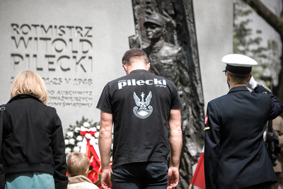 Uroczystość pod pomnikiem Witolda Pileckiego na warszawskim Żoliborzu – 25 maja 2020. Fot. Sławek Kasper (IPN)