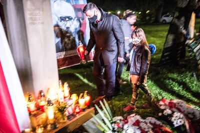 W Krakowie zapłonęły znicze pamięci rotmistrza Witolda Pileckiego – 25 maja 2020. Fot. Agnieszka Masłowska (IPN)