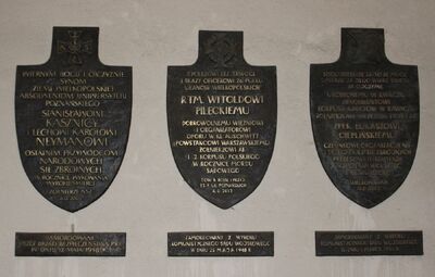 W Poznaniu znicze zapłonęły w podcieniach dziedzińca klasztoru ojców Dominikanów – 25 maja 2020