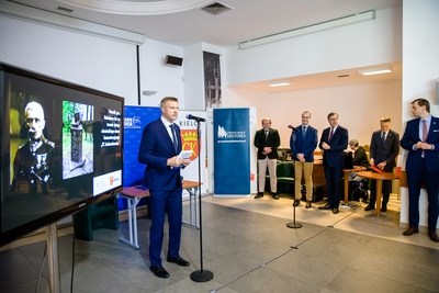 Konferencja prasowa dotycząca upamiętnienia gen. Bolesława Roi na terenie byłego niemieckiego obozu koncentracyjnego KL Sachsenhausen – Warszawa, 27 maja 2020. Fot. Sławek Kasper (IPN)