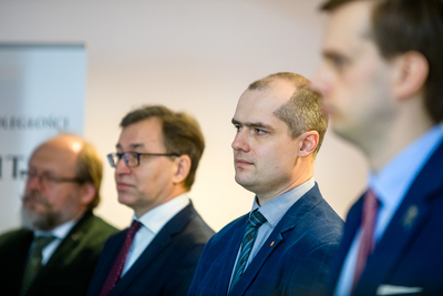 Konferencja prasowa dotycząca upamiętnienia gen. Bolesława Roi na terenie byłego niemieckiego obozu koncentracyjnego KL Sachsenhausen – Warszawa, 27 maja 2020. Fot. Sławek Kasper (IPN)