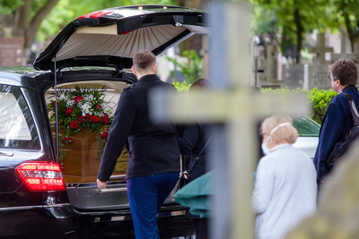 Ostatnia droga śp. Krystyny Barchańskiej – cmentarz Bródnowski w Warszawie, 3 czerwca 2020. Fot. Sławek Kasper (IPN)