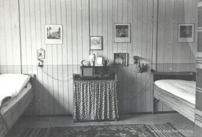 Auschwitz – pomieszczenie dla esesmanów (źródło: www.auschwitz.org)