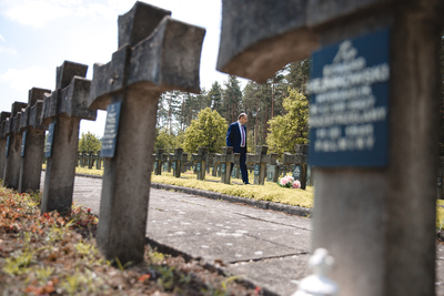 Hołd dla Polaków zamordowanych przez Niemców w Palmirach – w 80. rocznicę zbrodni na Macieju Rataju i Mieczysławie Niedziałkowskim – 21 czerwca 2020. Fot. Sławek Kasper (IPN)