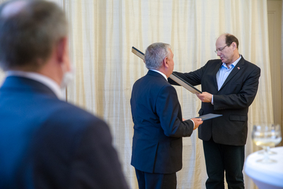 Uroczystość z okazji zakończenia misji w Polsce dyrektora Węgierskiego Instytutu Kultury w Warszawie dr. Jánosa Tischlera – 23 czerwca 2020. Fot. Sławek Kasper (IPN)