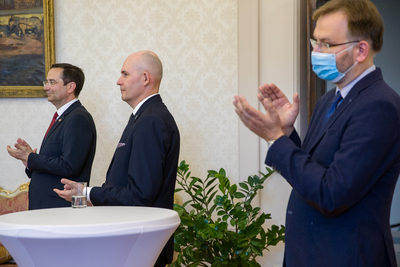 Uroczystość z okazji zakończenia misji w Polsce dyrektora Węgierskiego Instytutu Kultury w Warszawie dr. Jánosa Tischlera – 23 czerwca 2020. Fot. Sławek Kasper (IPN)