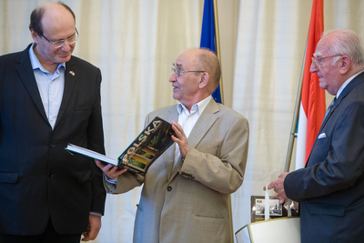 Uroczystość z okazji zakończenia misji w Polsce dyrektora Węgierskiego Instytutu Kultury w Warszawie dr. Jánosa Tischlera – 23 czerwca 2020. Fot. Sławek Kasper (IPN)