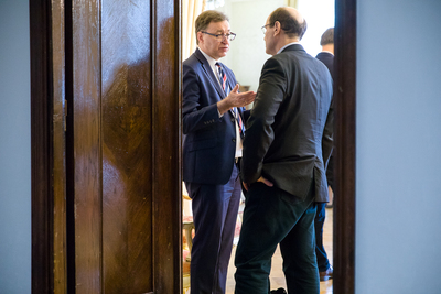 Uroczystość z okazji zakończenia misji w Polsce dyrektora Węgierskiego Instytutu Kultury w Warszawie dr. Jánosa Tischlera – 23 czerwca 2020. Fot. Sławek Kasper (IPN)