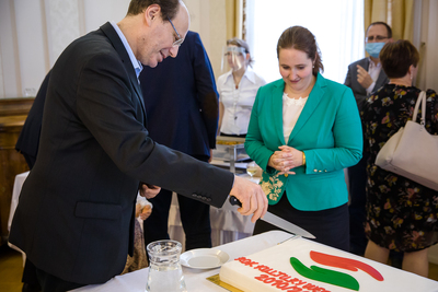 Uroczystość z okazji zakończenia misji w Polsce dyrektora Węgierskiego Instytutu Kultury w Warszawie dr. Jánosa Tischlera – 23 czerwca 2020. Fot. Sławek Kasper (IPN)