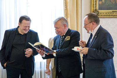 Uroczystość z okazji zakończenia misji w Polsce dyrektora Węgierskiego Instytutu Kultury w Warszawie dr. Jánosa Tischlera – 23 czerwca 2020. Fot. Sławek Kasper (IPN)