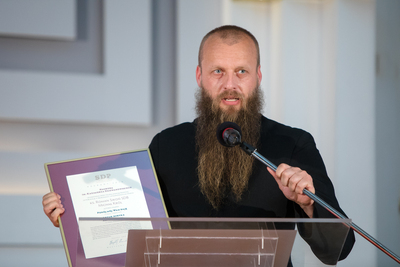 Ksiądz Roman Sikoń – laureat (wraz z Michałem Królem) nagrody im. Kazimierza Dziewanowskiego – 25 czerwca 2020. Fot. Sławek Kasper (IPN)