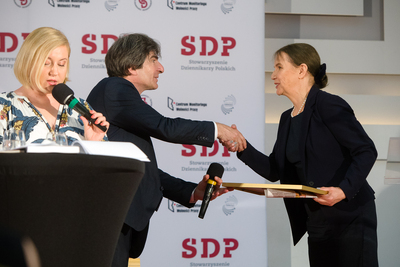 Jolanta Sułecka – red. naczelna Kuriera Ostrowskiego, tygodnika wyróżnionego nagrodą im. Aleksandra Milskiego – 25 czerwca 2020. Fot. Sławek Kasper (IPN)